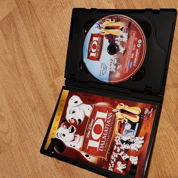 Snow White and the Seven Dwarfs, Sleeping Beauty and 191 Dalmatians Platinum DVD - Picture 7 of 7